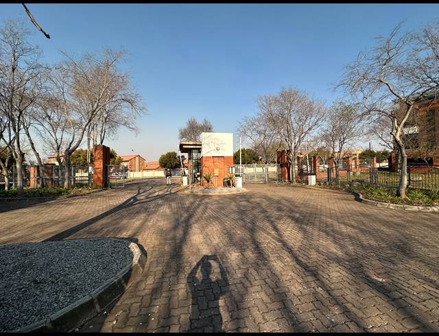 155.30M² OFFICE TO LET IN ECO PARK ESTATE